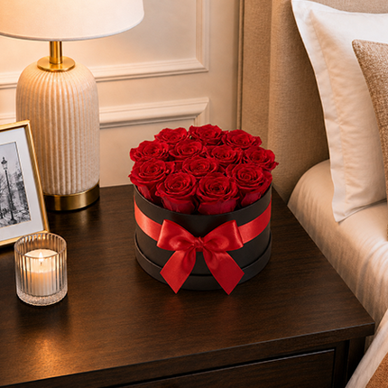 12 Lasting Roses in a Hatbox